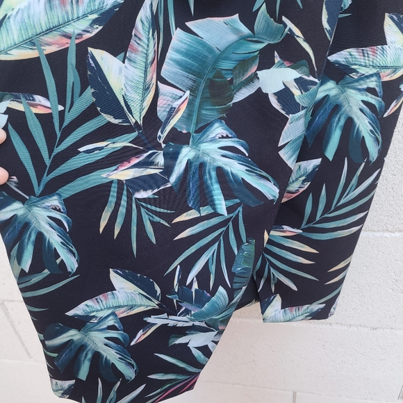 Black Halo | Nora Tropical Leaf Sheath Dress Size 2 - Picture 6 of 14